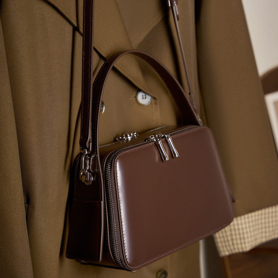 2025 Commuter leather small square bag versatile portable women's bag popular autumn and winter new niche design shoulder messenger bag