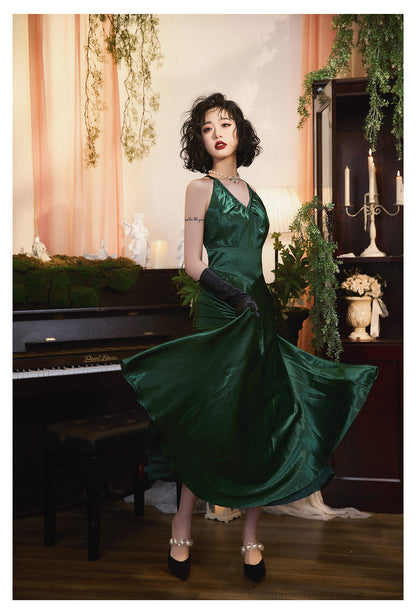 VAKKV  Summer New Sexy Backless Halter Grandma Green Graceful and Fashionable White Evening Dress Dress 67842